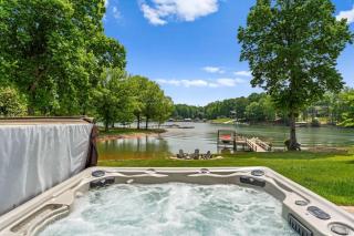 Kool Breeze by AvantStay Boat Ramp Hot Tub - Lake Norman of Catawba - 0