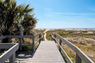 3C Mariners Walk by AvantStay Beach Pool Access Enclosed Porch - Isle of Palms - 7