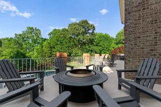 Shoreway Cove by AvantStay Waterfront Pool Dock - Huntersville - 4