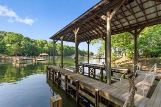 Shoreway Cove by AvantStay Waterfront Pool Dock - Huntersville - 1