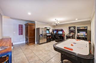 Family Lake House Retreat by AvantStay Sleeps 28 - Mooresville - 6