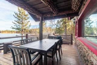 Shoreline Lakehouse by AvantStay Majestic Lakefront Cabin w Hot Tub Fire Pit - 3