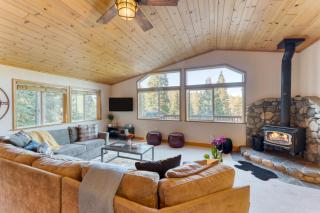 Golden Summit by AvantStay Stunning Secluded Cabin w Access to Tahoe Donner - Truckee - 9
