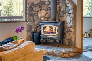 Golden Summit by AvantStay Stunning Secluded Cabin w Access to Tahoe Donner - Truckee - 1