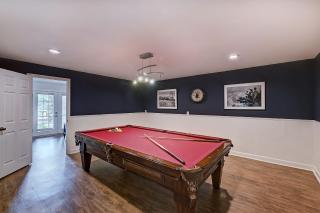 Luckys Lake House by AvantStay Private Lake Bar - 6