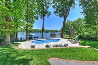 Luckys Lake House by AvantStay Private Lake Bar - Mooresville - 8