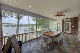 Luckys Lake House by AvantStay Private Lake Bar - Mooresville - 1