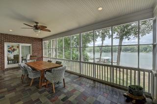 Luckys Lake House by AvantStay Private Lake Bar - Mooresville - 2