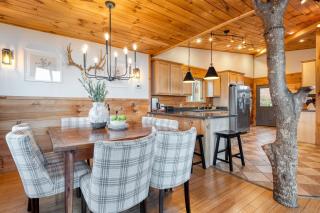 Chestnut by AvantStay Mountain Cabin w Treetop Views Hot Tub Game Room - 7