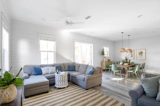 Lyle by AvantStay Chic Beach House w Pool Hot Tub Walking Distance to Ocean - 8