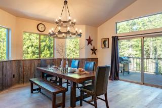 Meyers Meadow by AvantStay Hot Tub Large Deck - South Lake Tahoe - 6