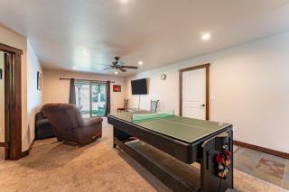 Meyers Meadow by AvantStay Hot Tub Large Deck - South Lake Tahoe - 5