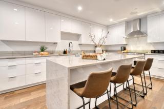 Webster by AvantStay Central Location w Hot Tub and Patio - 1