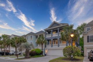 Crabline Getaway by AvantStay Private Pool Hot Tub Easy Beach Access - Hilton Head Island - 0