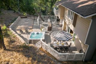 Hidden Oaks Farmhouse by AvantStay Hot Tub Deck - Atascadero - 0