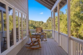 Hidden Oaks Farmhouse by AvantStay Hot Tub Deck - Atascadero - 8