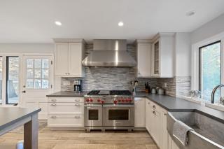 Hidden Oaks Farmhouse by AvantStay Hot Tub Deck - Atascadero - 4