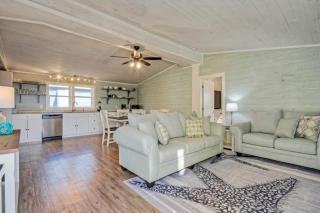 Private Pool Yard Deck by the Nature Preserve Tipsy Flipper by AvantStay - Port Aransas - 6