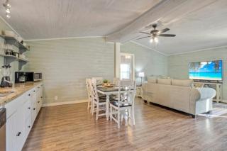 Private Pool Yard Deck by the Nature Preserve Tipsy Flipper by AvantStay - Port Aransas - 2