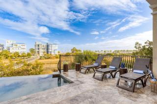 Sleeps 24 Priv Beach Boardwalk Pool Ocean View 24 Bradley Cir by AvantStay - Hilton Head Island - 9
