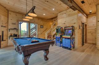 Birch Lodge by AvantStay Indoor Pool Theater Game Room Stunning Views - Gatlinburg - 5