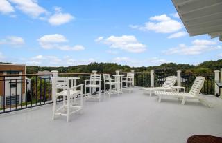 4 36th Avenue by AvantStay Chefs Kitchen Rooftop Pool - Isle of Palms - 8