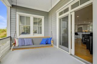 2701 Palm Boulevard by AvantStay Steps to the Beach Ping Pong Putting Green - Isle of Palms - 4