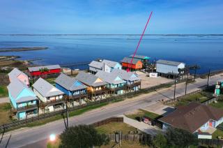 Waterfront Shared Pool w Bay Views Boat Dock Oscars Lodge by AvantStay - Padre Island - 0