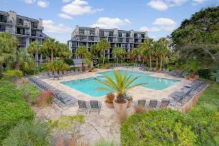 407 A Shipwatch by AvantStay Beach Front Condo w Ocean Views - Isle of Palms - 6