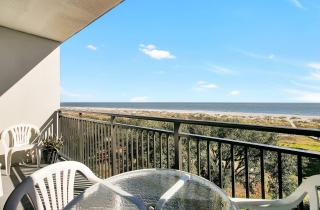 407 A Shipwatch by AvantStay Beach Front Condo w Ocean Views - Isle of Palms - 5