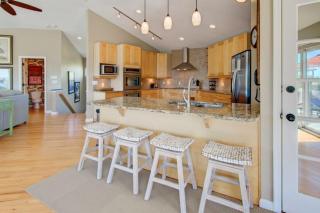 4 46th Avenue by AvantStay Pool Views Deck - Isle of Palms - 1