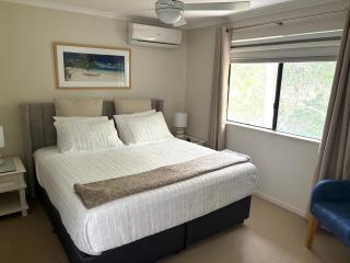 Tropical Retreat in 2 Bedroom Townhouse - Noosaville - 7