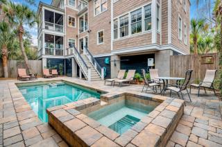2207 Cameron Blvd by AvantStay Private Pool Hot Tub - 0