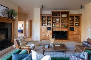 Powell by AvantStay Secluded Home only 10 Mins from DT Bend w Hot Tub - Bend - 4