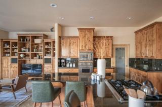 Powell by AvantStay Secluded Home only 10 Mins from DT Bend w Hot Tub - Bend - 1