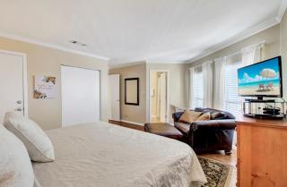 504 Summerhouse by AvantStay Ocean Front Condo w Community Pool Access - Isle of Palms - 4