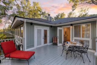 Conch Cottage by AvantStay Walk to Beach Deck Fireplace Outdoor Dining - Isle of Palms - 8