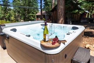 Teddy by AvantStay Majestic Cabin in Big Bear w Balcony - 9