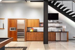 Paramount Place by AvantStay 4 Story Apartment in Heart of Austin w Movie Theatre - Austin - 2