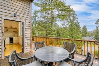 Buttercup Bay Hideaway by AvantStay Cozy Escape w Fire Pit Walk to Beach - Manzanita - 7