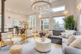 Buttercup Bay Hideaway by AvantStay Cozy Escape w Fire Pit Walk to Beach - 1
