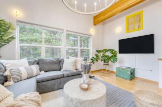 Buttercup Bay Hideaway by AvantStay Cozy Escape w Fire Pit Walk to Beach - Manzanita - 4