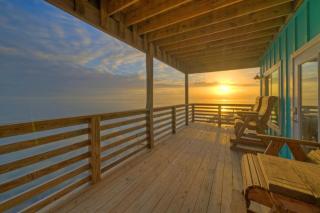 Waterfront w Bay Views Shared Pool Boat Dock Marlin Madness by AvantStay - Padre Island - 0