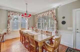 7 41st Avenue by AvantStay Private Pool Near Beach - Isle of Palms - 3
