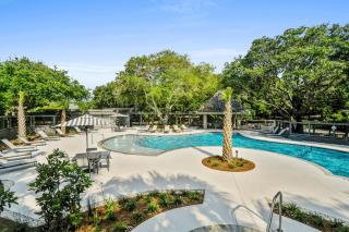 1403 Ocean Club by AvantStay Beach Home w Great Kitchen Easy Beach Access - Isle of Palms - 9