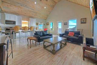 Bay Haven w Shared Boat Dock Waterfront Pool Big Trout by AvantStay - Padre Island - 4