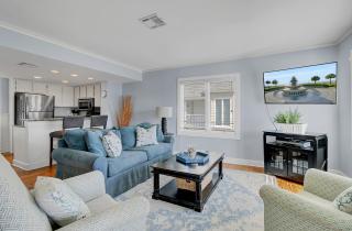 304 E Port O Call by AvantStay Rooftop Deck Close to Beach - Isle of Palms - 4