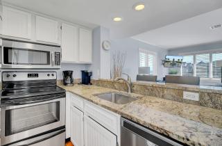 304 E Port O Call by AvantStay Rooftop Deck Close to Beach - Isle of Palms - 1