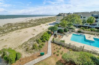 304 E Port O Call by AvantStay Rooftop Deck Close to Beach - Isle of Palms - 9