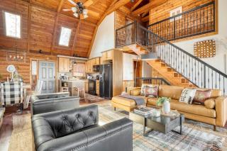 Pine Needle by AvantStay Log Cabin w Gorgeous Views Hot Tub Patio Pool Table - Gatlinburg - 0